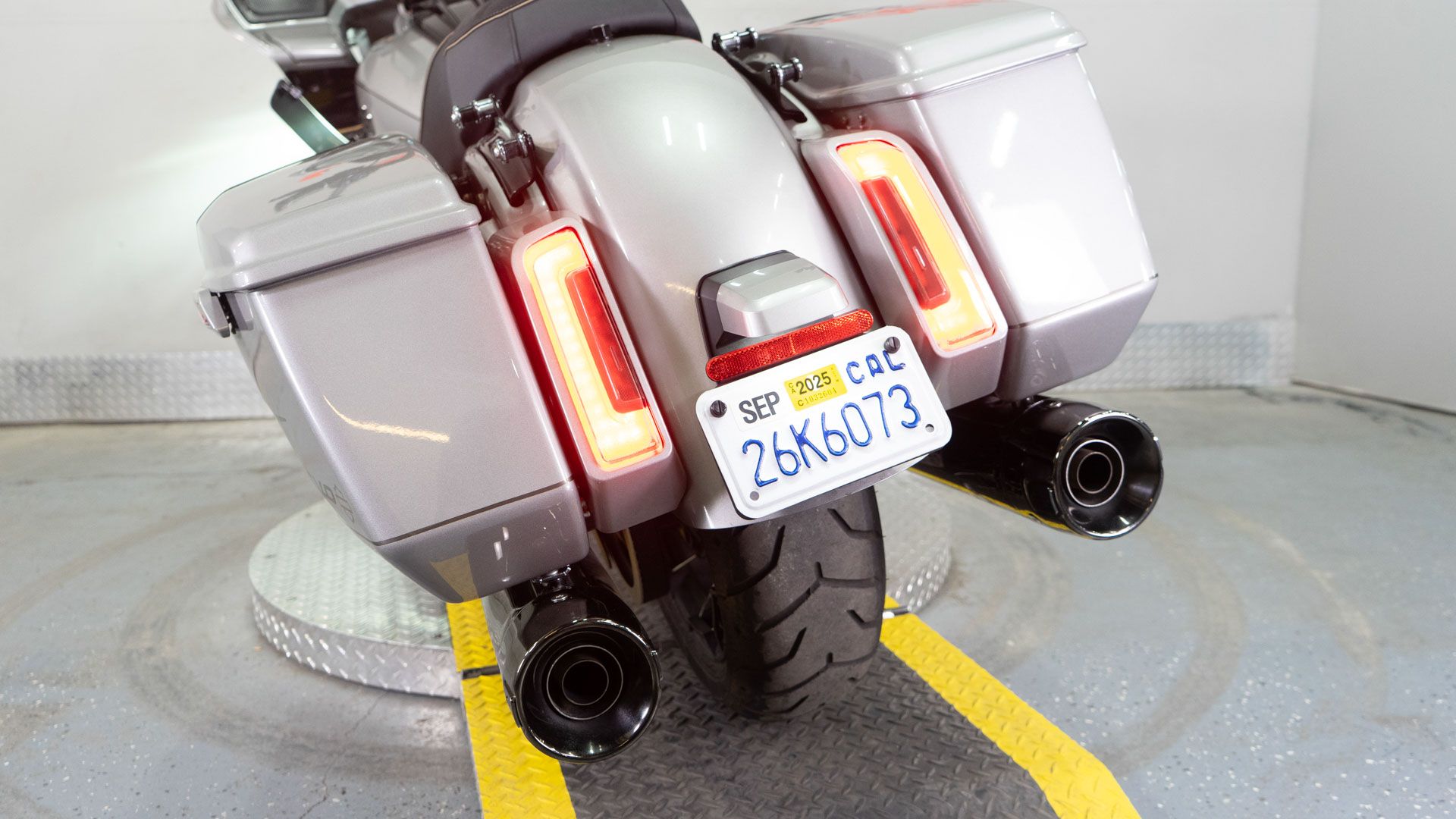 2023 Harley-Davidson CVO™ Road Glide® in Sacramento, California - Photo 19