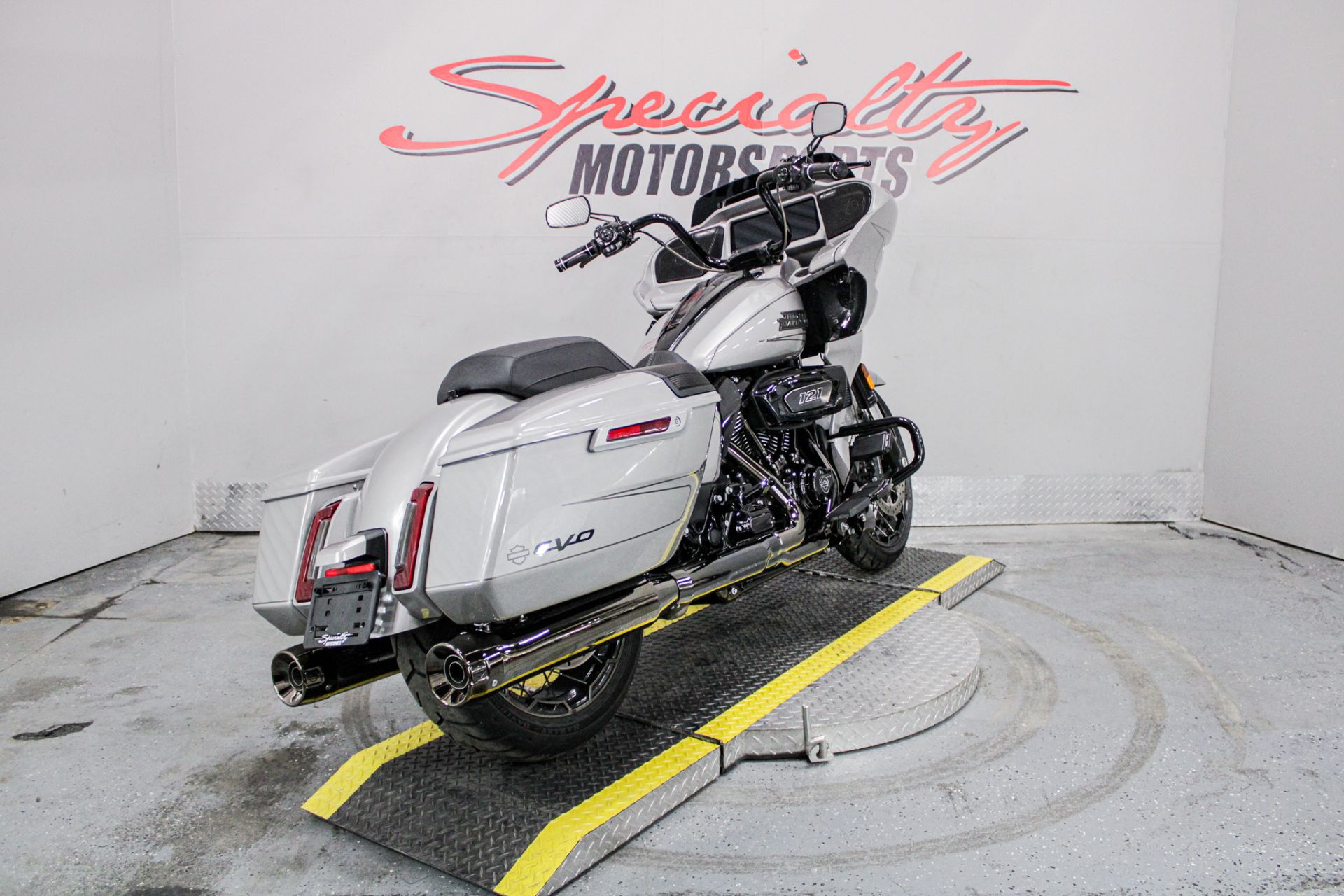 2023 Harley-Davidson CVO™ Road Glide® in Sacramento, California - Photo 5