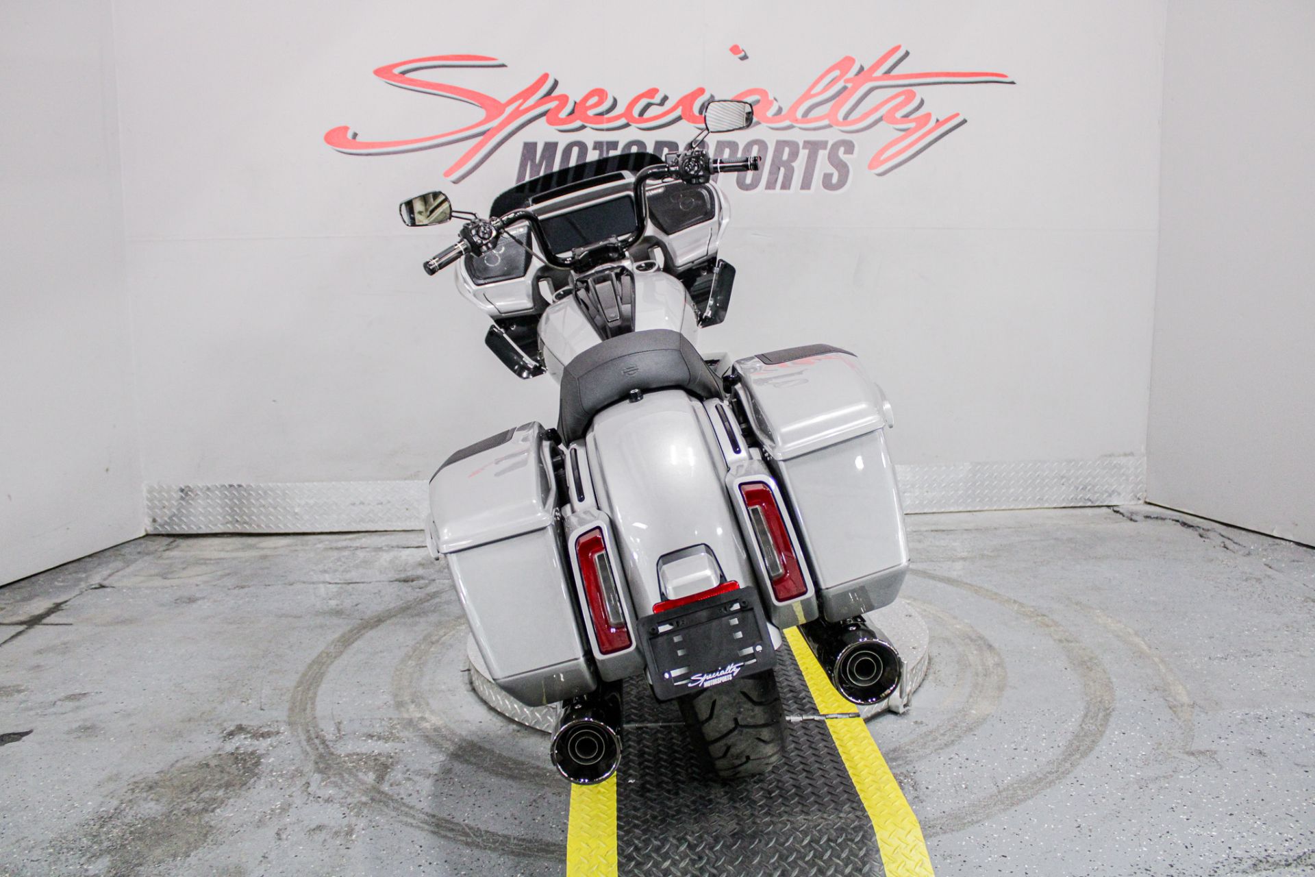 2023 Harley-Davidson CVO™ Road Glide® in Sacramento, California - Photo 6