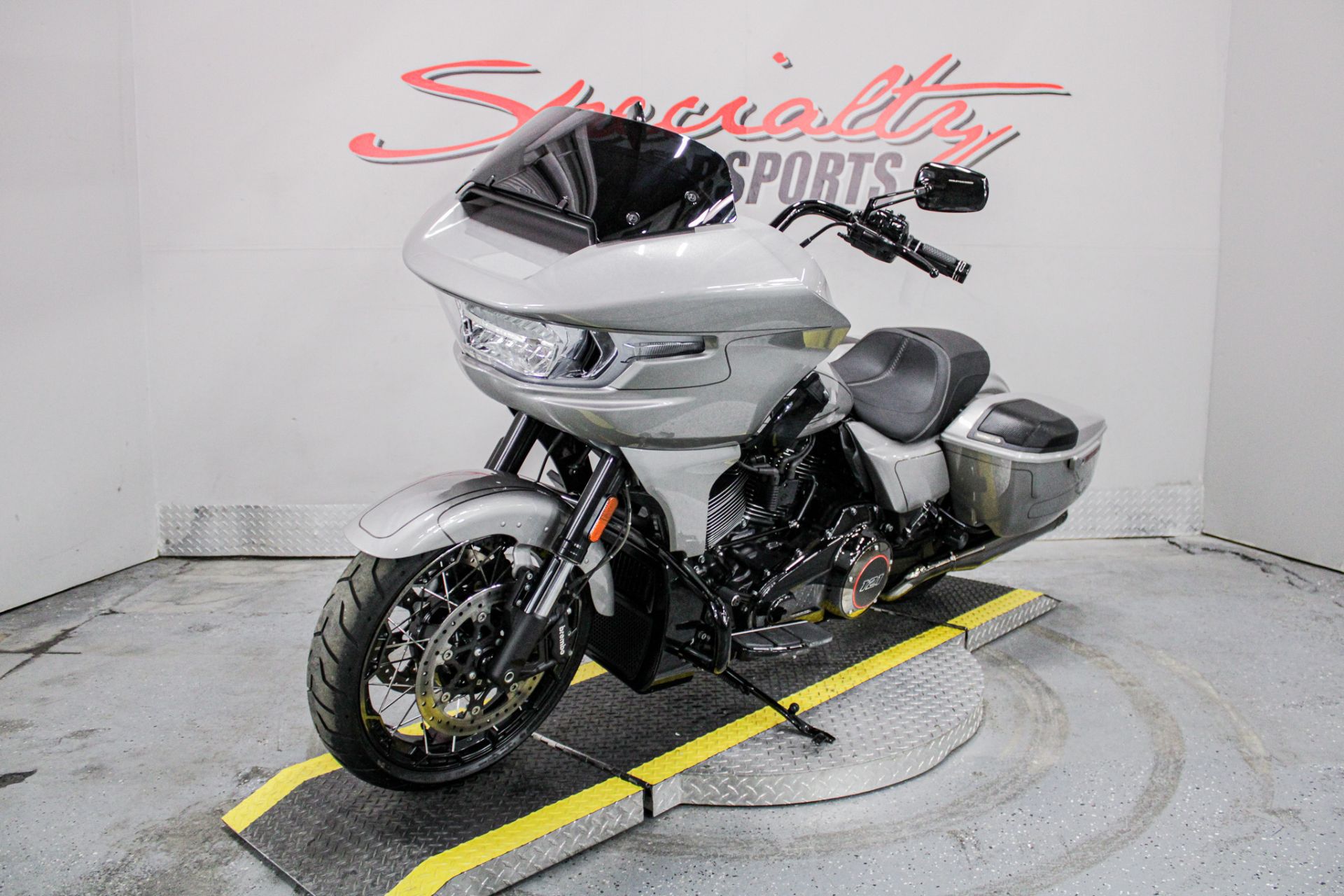 2023 Harley-Davidson CVO™ Road Glide® in Sacramento, California - Photo 10