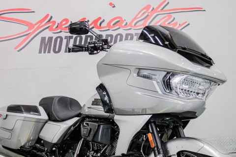 2023 Harley-Davidson CVO™ Road Glide® in Sacramento, California - Photo 14