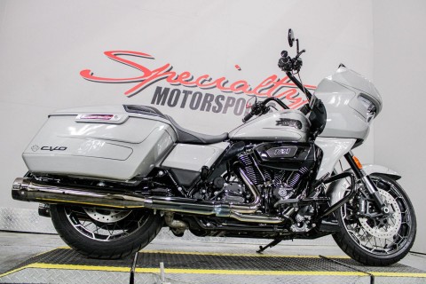 2023 Harley-Davidson CVO™ Road Glide® in Sacramento, California - Photo 15