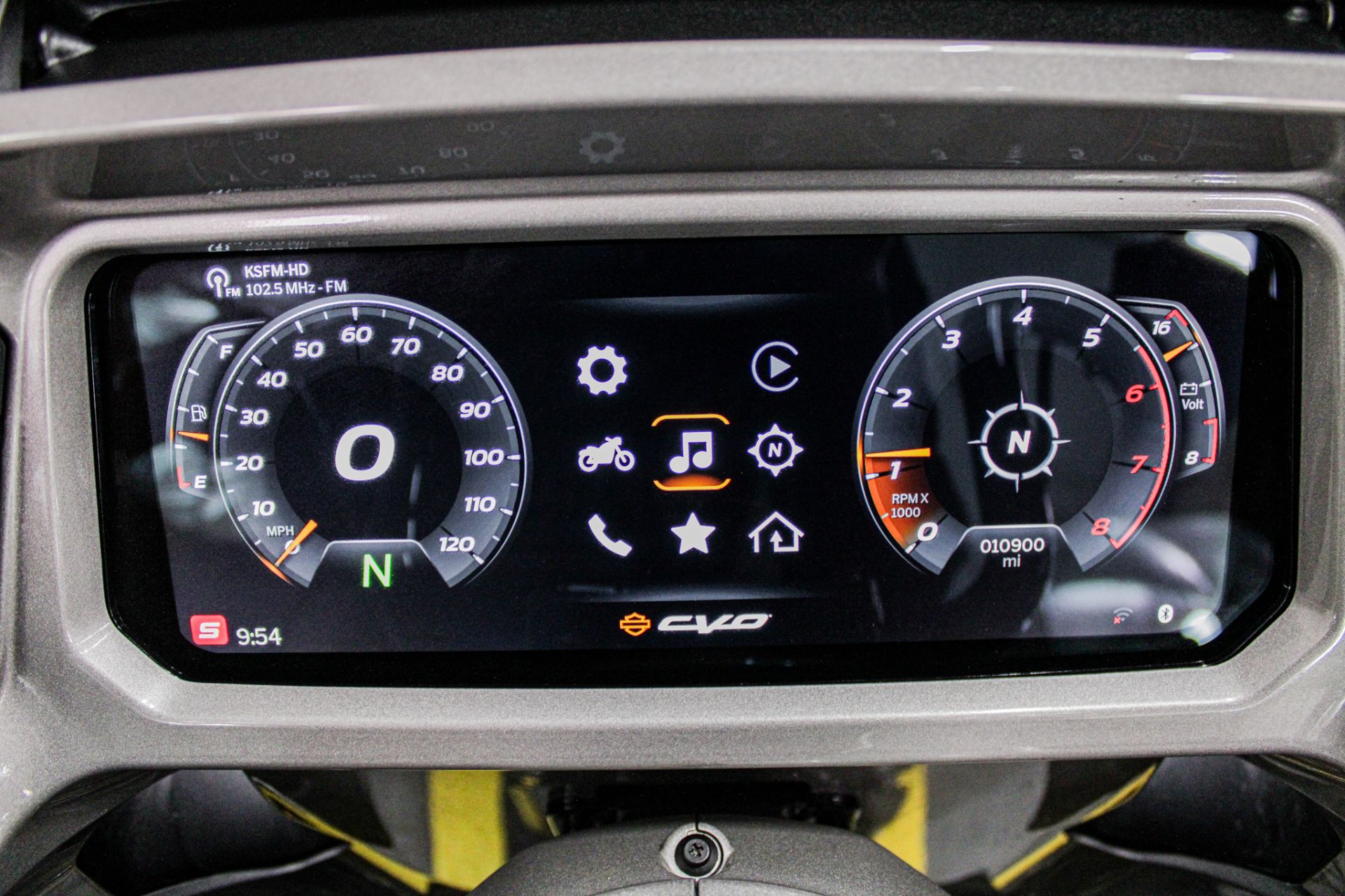 2023 Harley-Davidson CVO™ Road Glide® in Sacramento, California - Photo 17