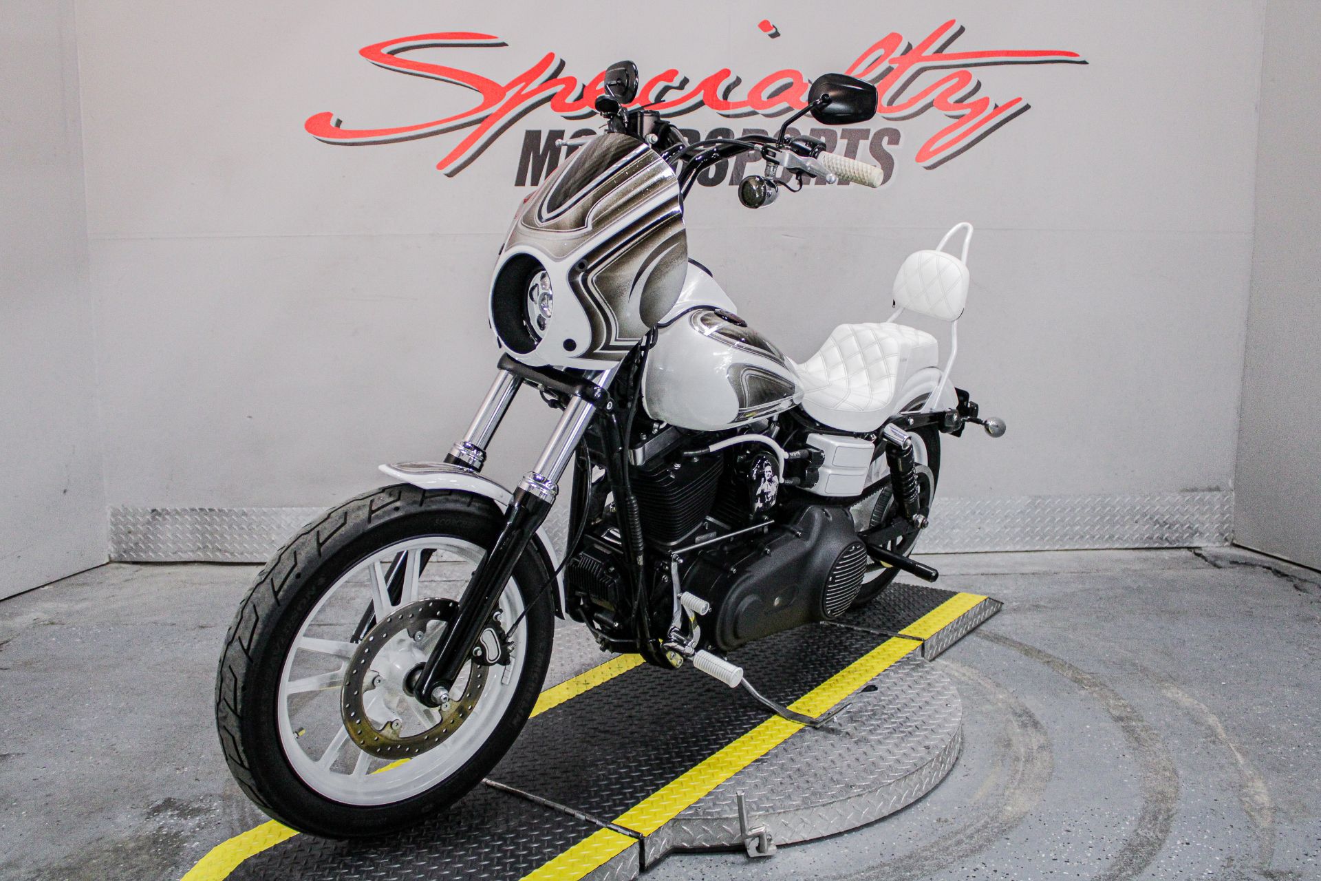 HAR307149 - 2014 - Harley-Davidson - Dyna® Street Bob® Front Left Side View - Photo 10