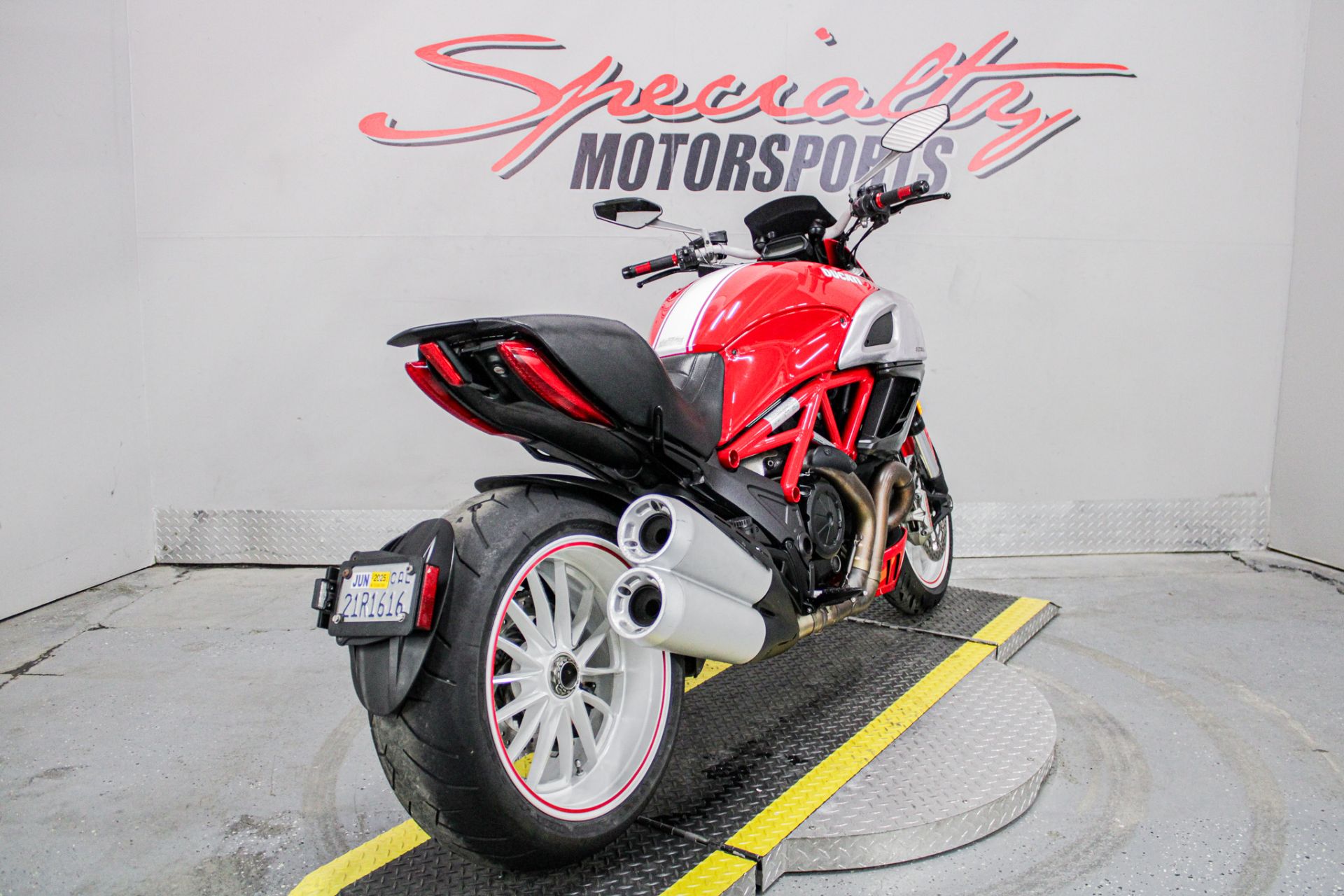 2013 Ducati Diavel Carbon in Sacramento, California - Photo 5