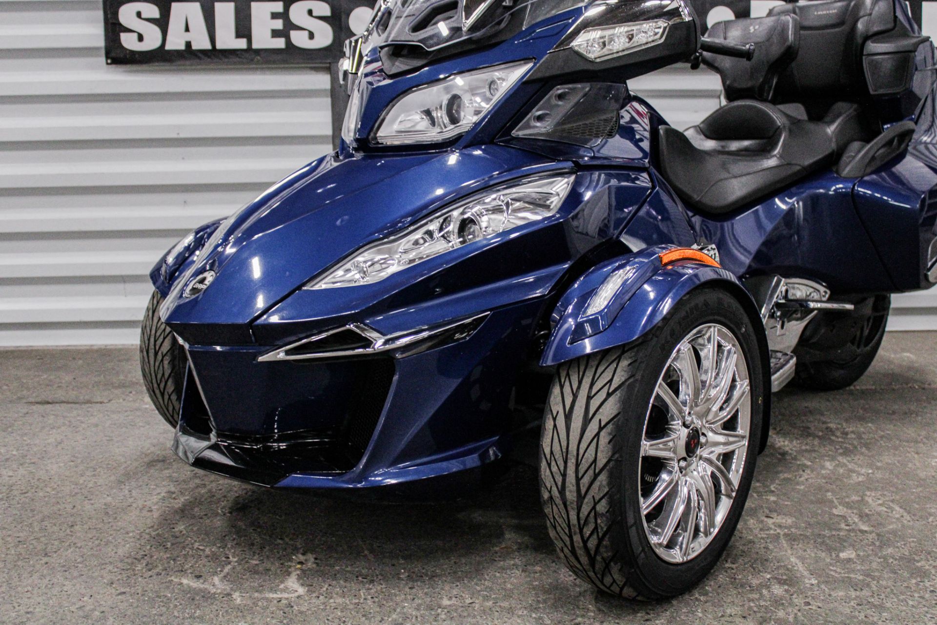 2017 Can-Am Spyder RT Limited in Sacramento, California - Photo 2