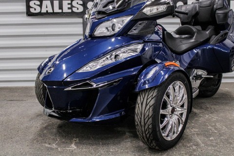 2017 Can-Am Spyder RT Limited in Sacramento, California - Photo 2