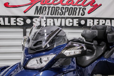 2017 Can-Am Spyder RT Limited in Sacramento, California - Photo 3