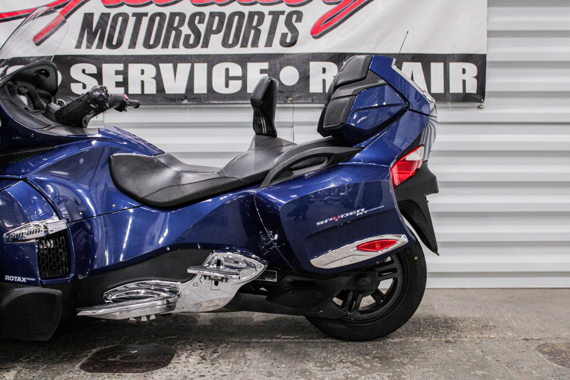 2017 Can-Am Spyder RT Limited in Sacramento, California - Photo 8