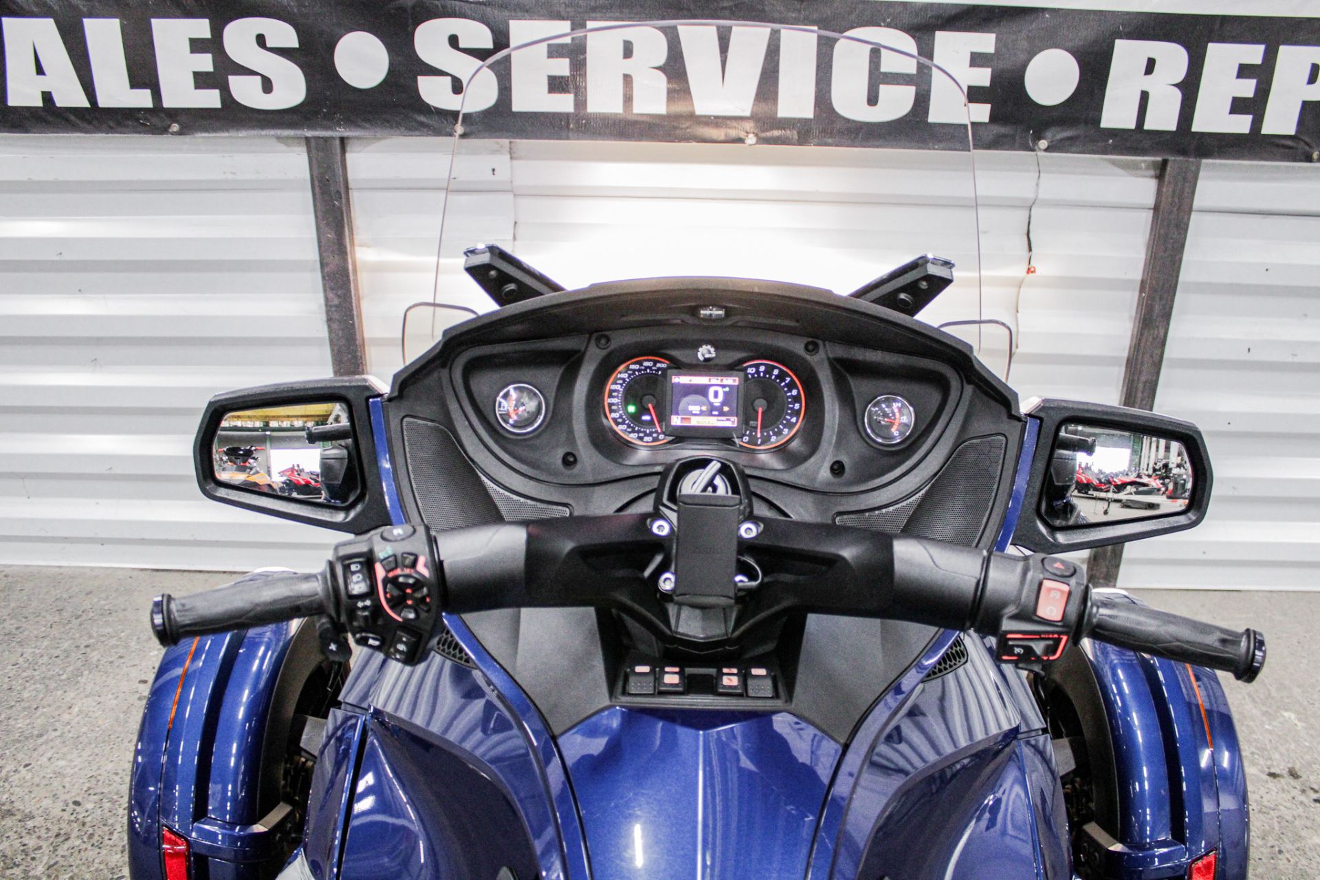 2017 Can-Am Spyder RT Limited in Sacramento, California - Photo 17