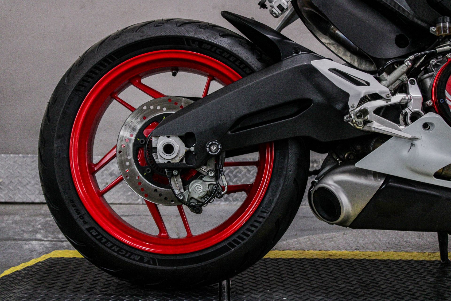 DUC002107 - 2016 - Ducati - 959 Panigale Rear Tire - Photo 4