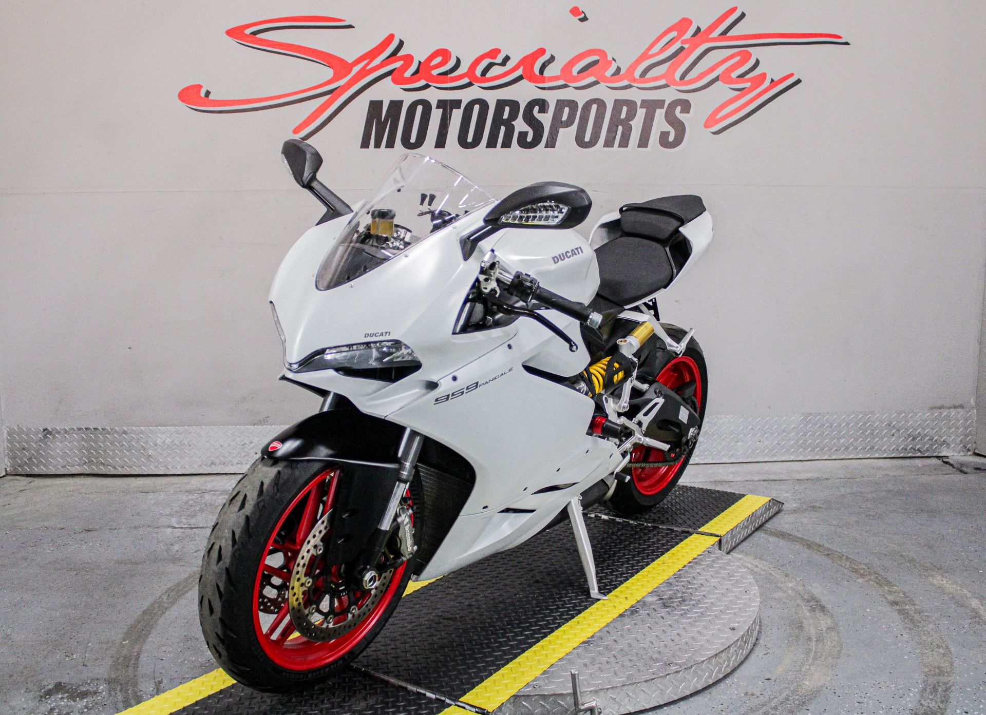 DUC002107 - 2016 - Ducati - 959 Panigale Front Left Side View - Photo 10