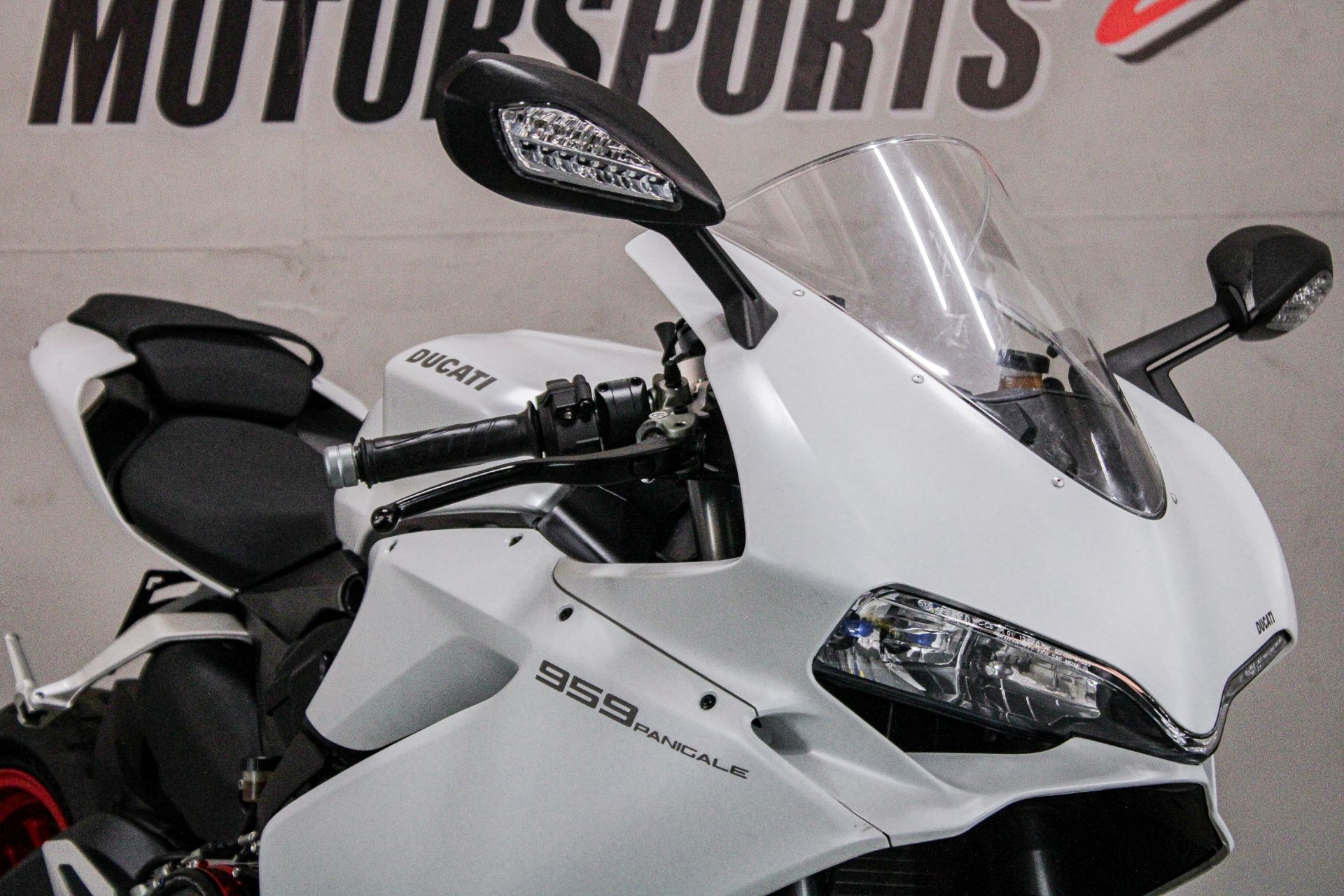 DUC002107 - 2016 - Ducati - 959 Panigale Front Right Zoomed In - Photo 14