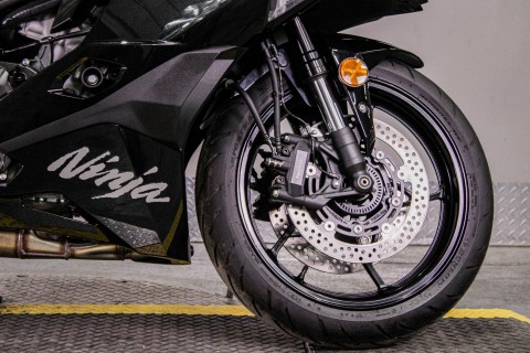 2025 Kawasaki Ninja ZX-4R ABS in Sacramento, California - Photo 3