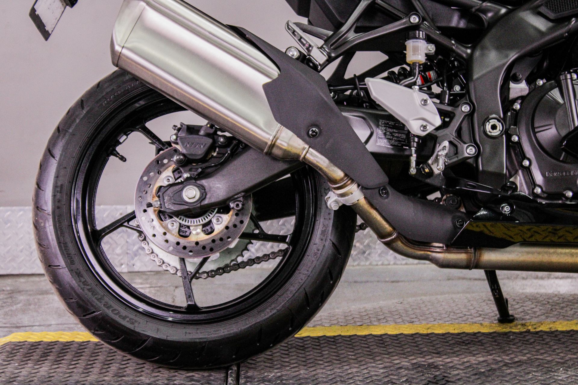 2025 Kawasaki Ninja ZX-4R ABS in Sacramento, California - Photo 4