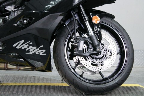 2025 - Kawasaki - Ninja ZX-4R ABS - Photo 3