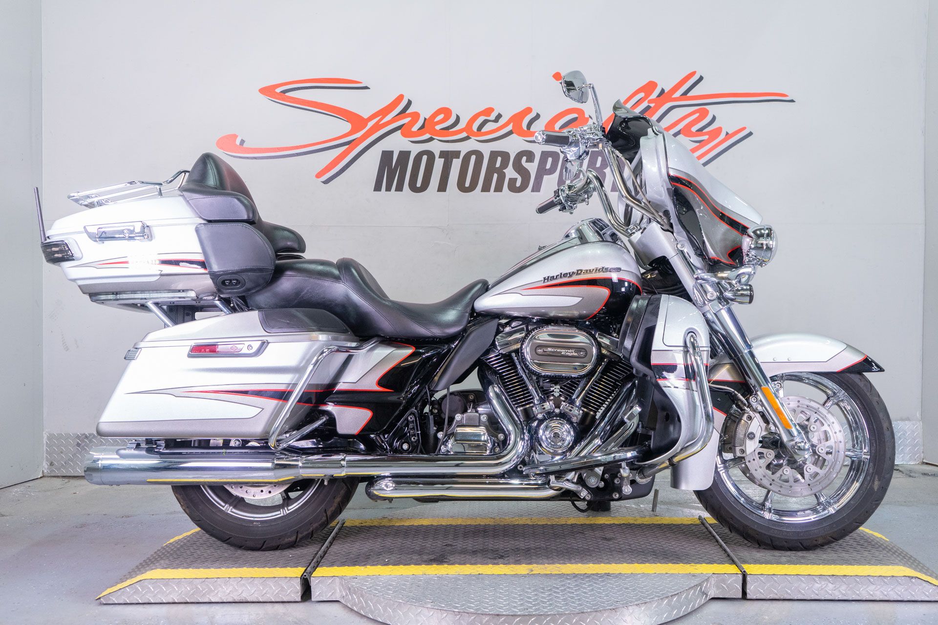 2017 Harley-Davidson CVO™ Limited in Sacramento, California - Photo 1