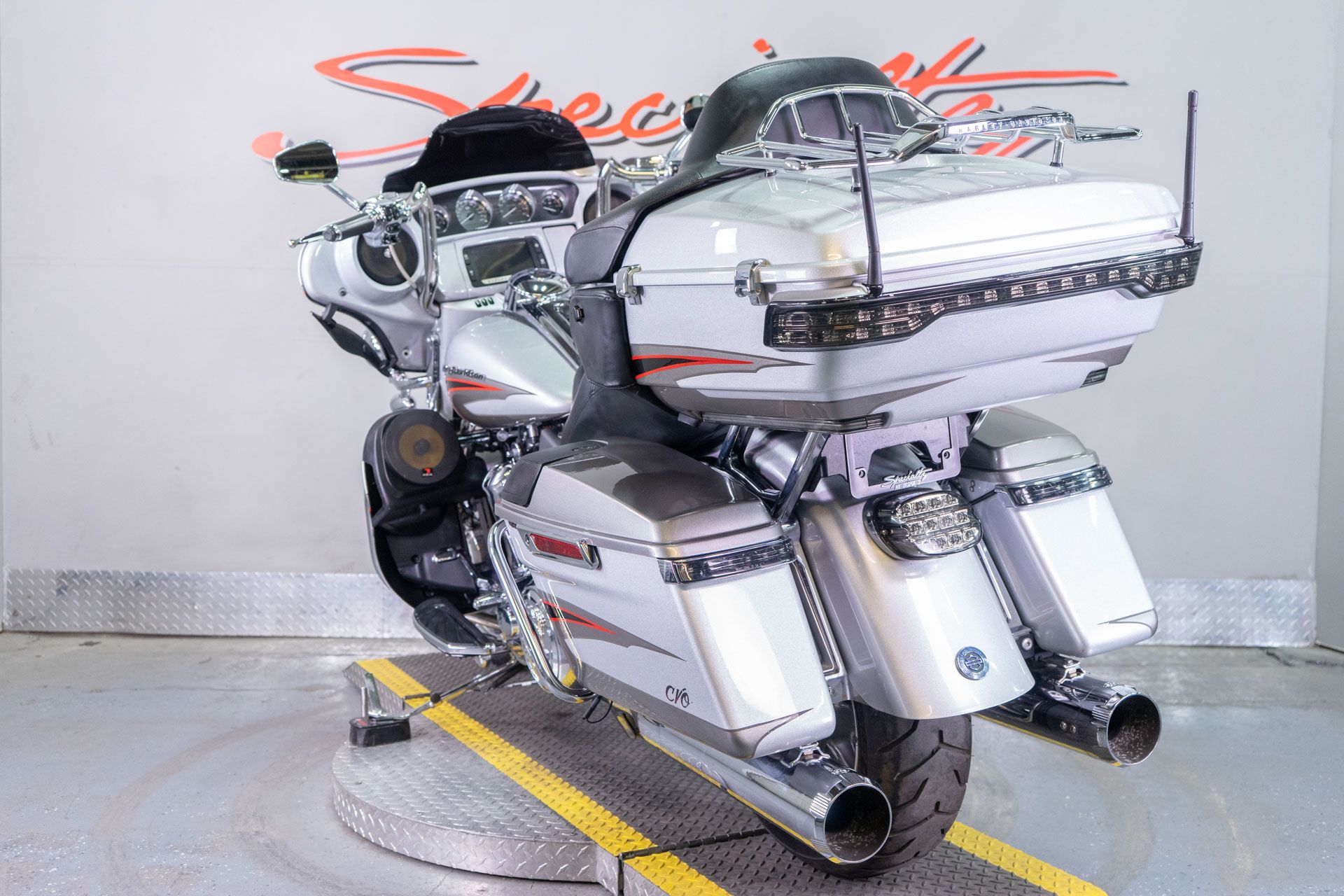 2017 Harley-Davidson CVO™ Limited in Sacramento, California - Photo 5