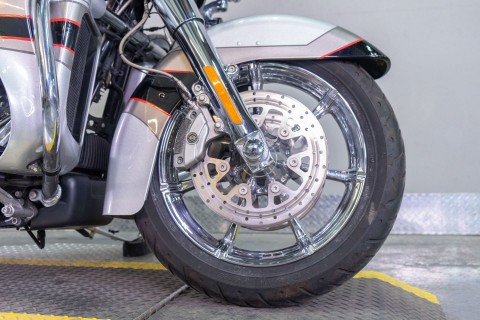 2017 Harley-Davidson CVO™ Limited in Sacramento, California - Photo 7