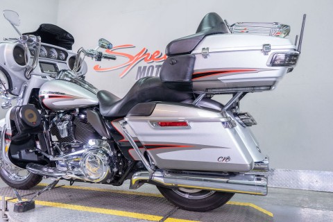 2017 Harley-Davidson CVO™ Limited in Sacramento, California - Photo 10