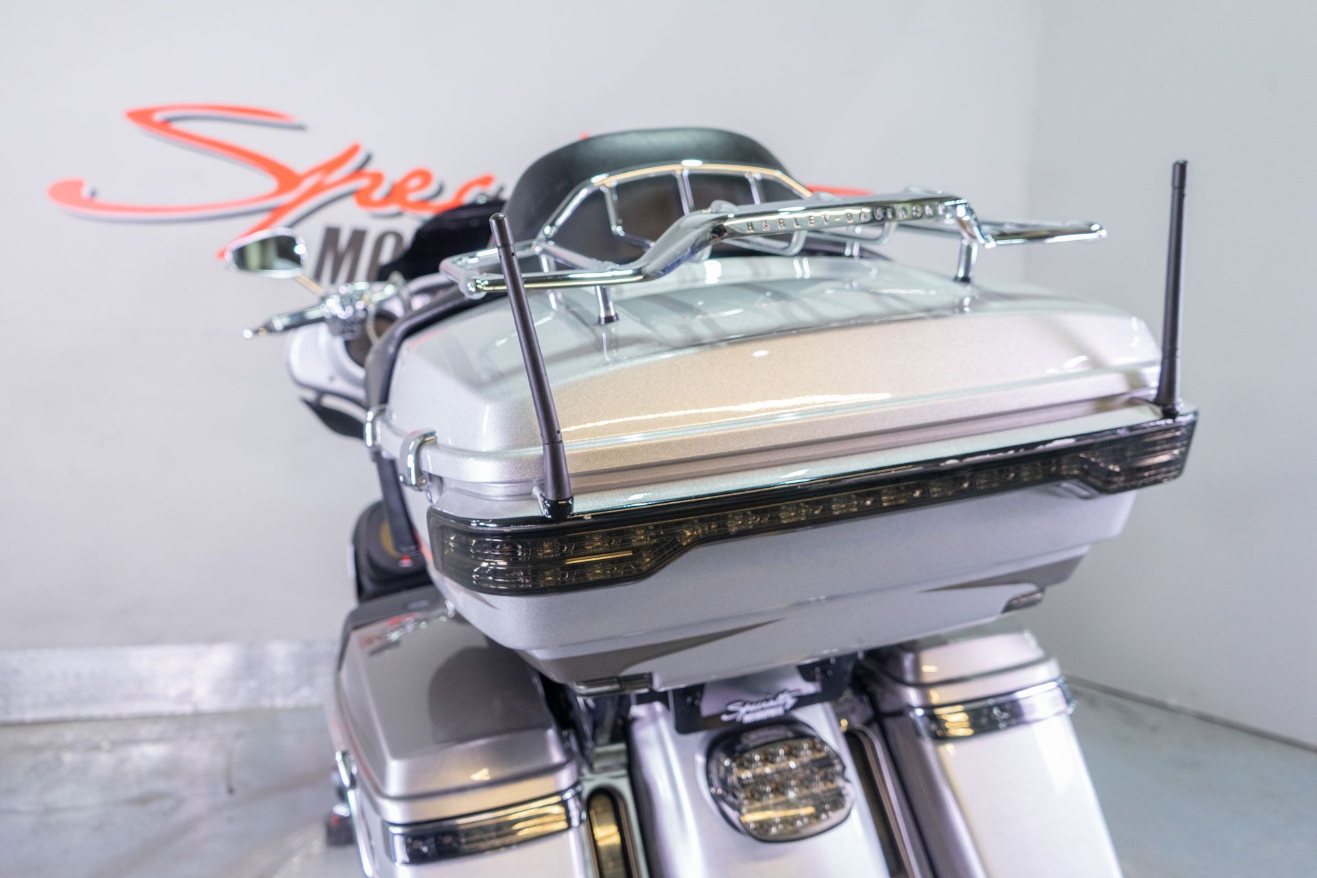 2017 Harley-Davidson CVO™ Limited in Sacramento, California - Photo 16