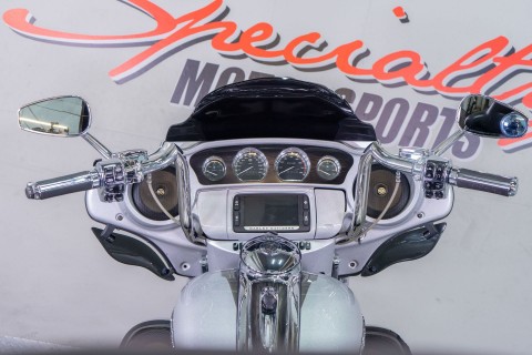 2017 Harley-Davidson CVO™ Limited in Sacramento, California - Photo 18