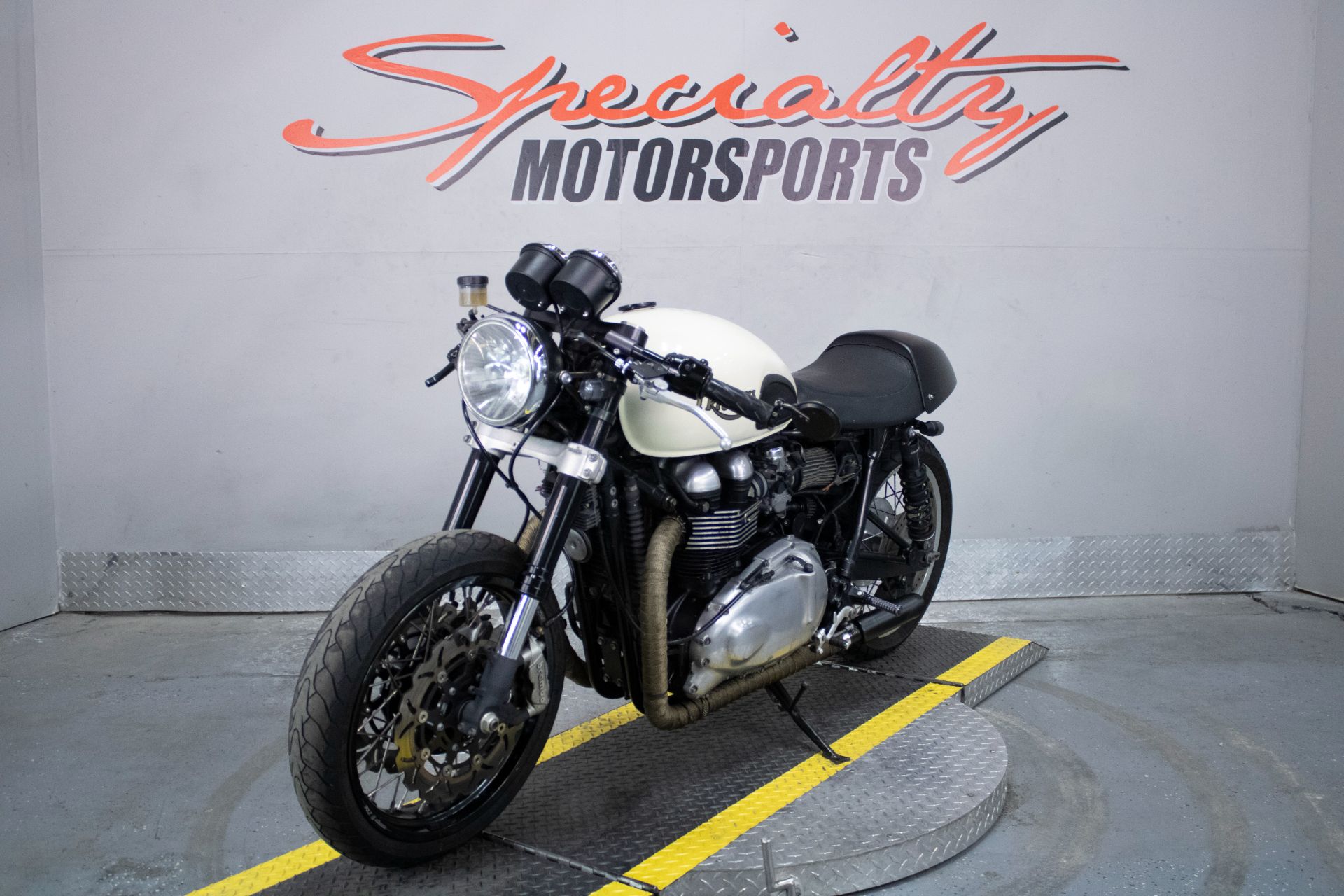 2014 Triumph Thruxton in Sacramento, California - Photo 10