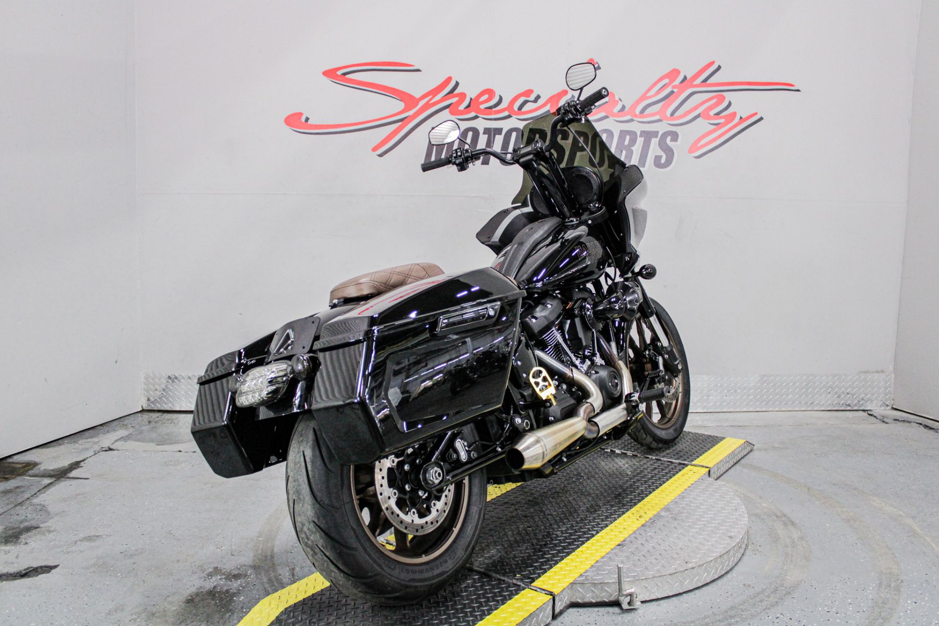 Rear Right Side Angle - Photo 5