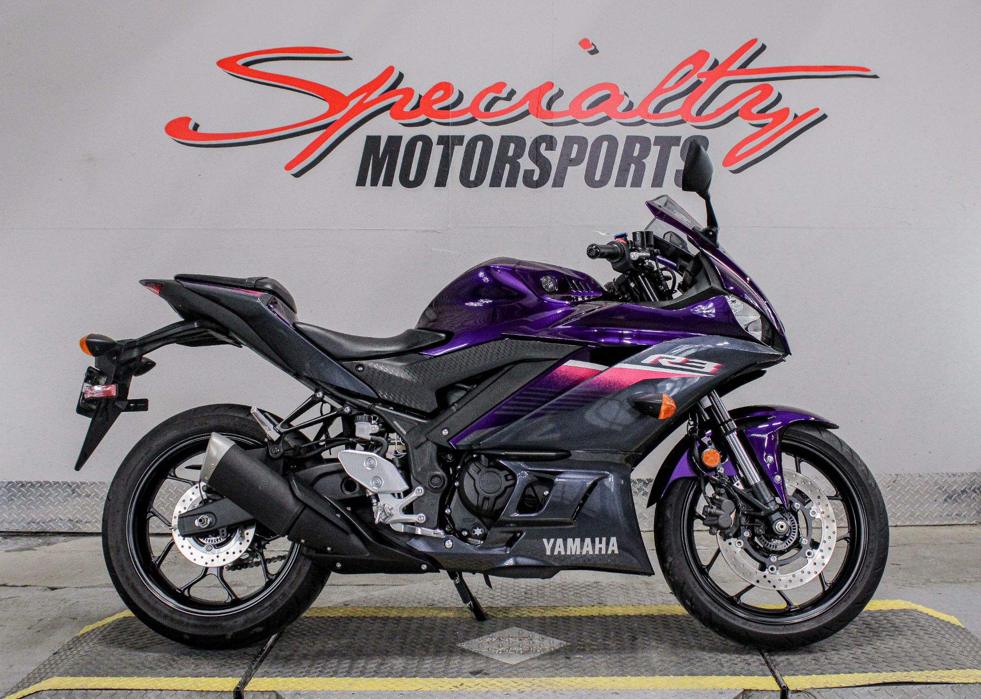 Yamaha YZF-R3 ABS Image