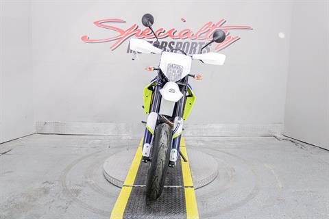 Front View - Photo 12