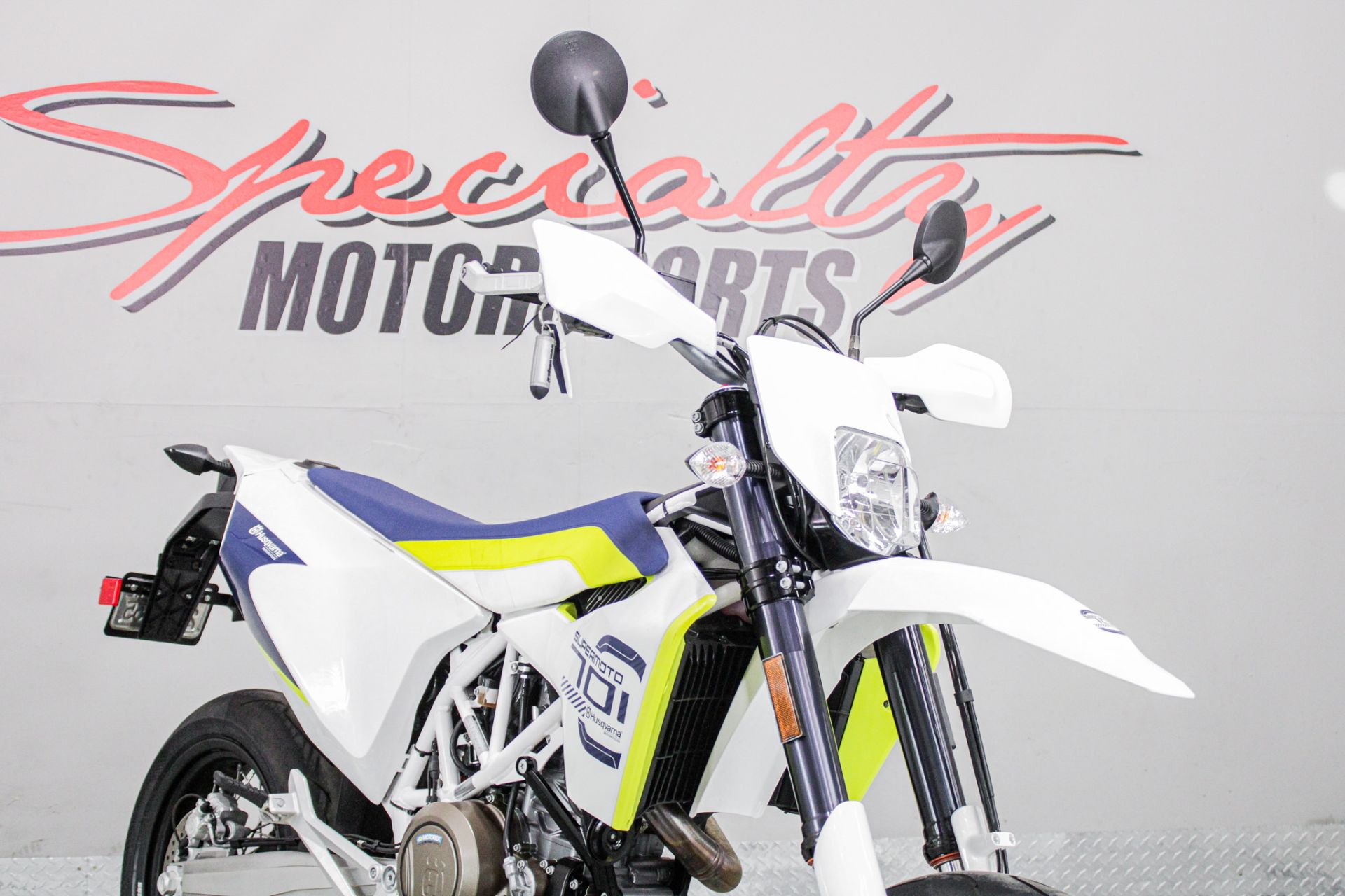 Front Right Zoomed In - Photo 14