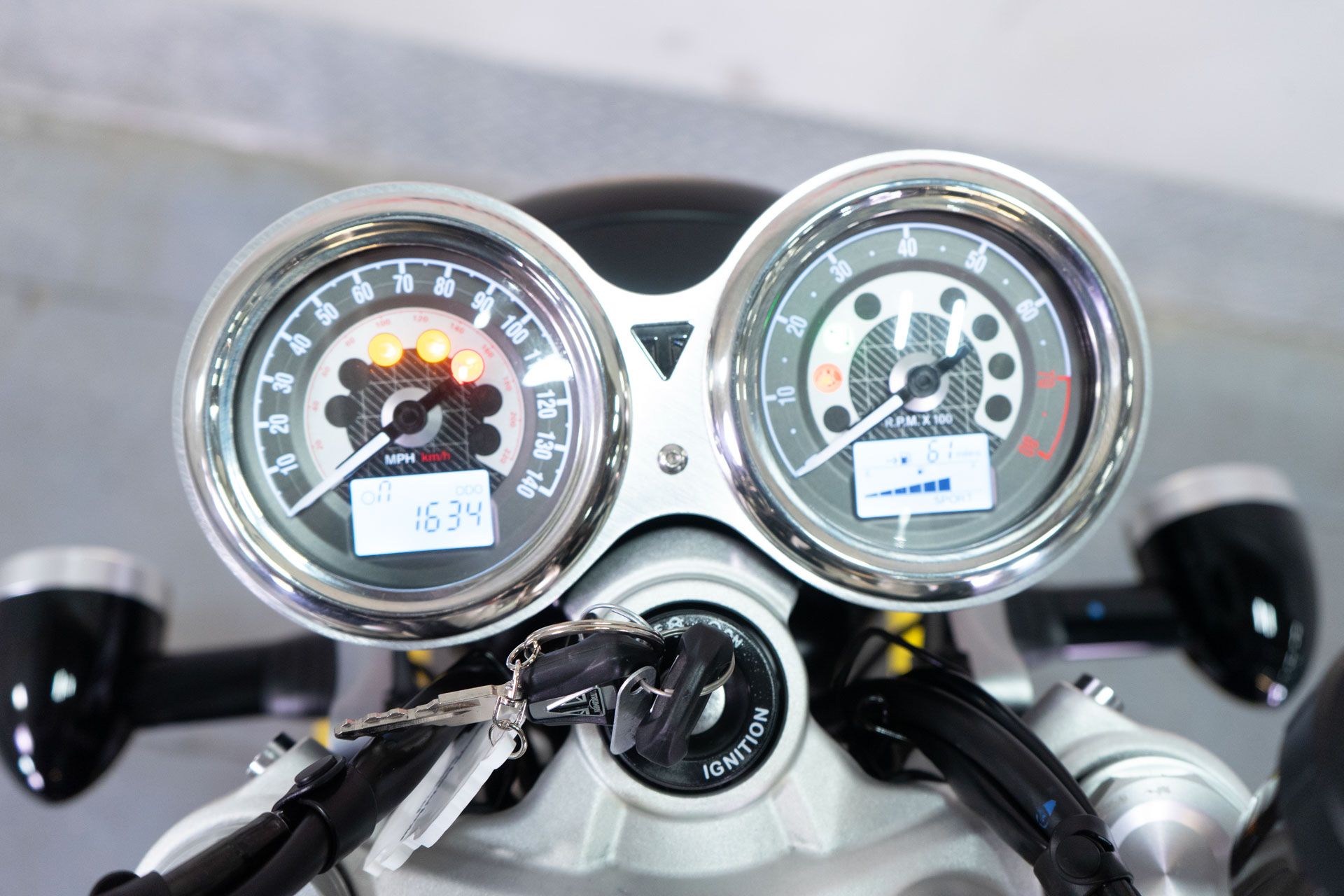 2024 Triumph Speed Twin 1200 in Sacramento, California - Photo 17