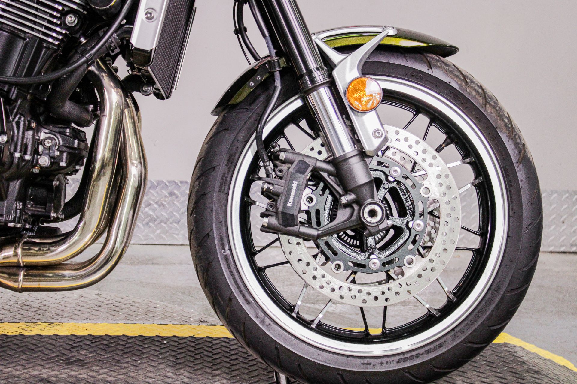 KAW042678 - 2020 - Kawasaki - Z900RS ABS Front Tire - Photo 3