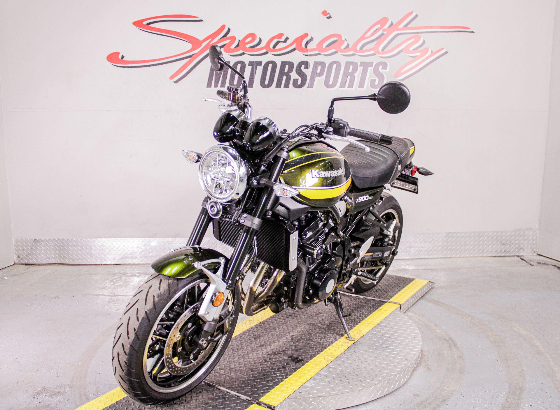 KAW042678 - 2020 - Kawasaki - Z900RS ABS Front Left Side View - Photo 10