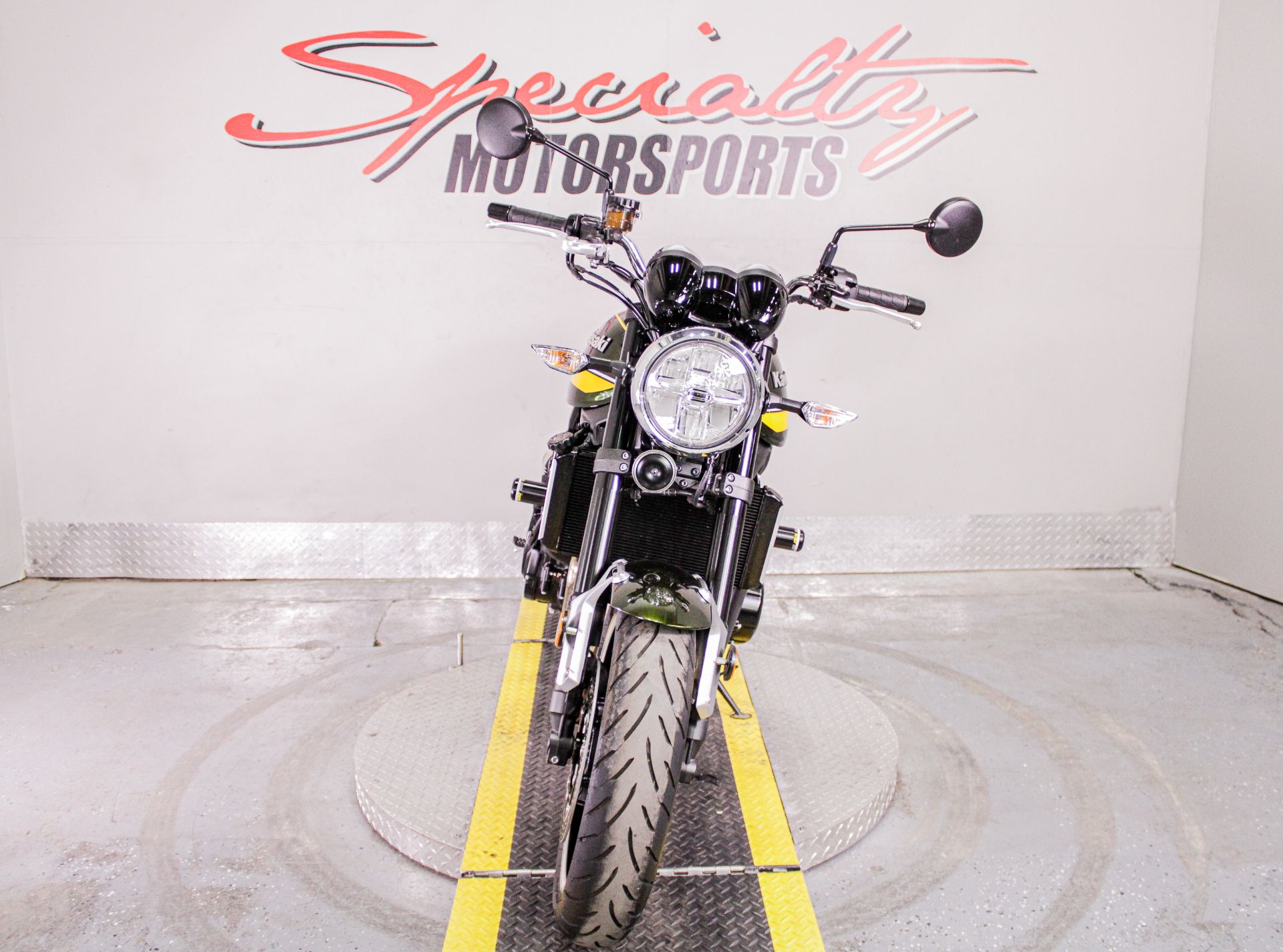 KAW042678 - 2020 - Kawasaki - Z900RS ABS Front View - Photo 12