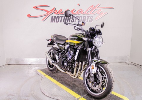 KAW042678 - 2020 - Kawasaki - Z900RS ABS Front Right Side View - Photo 13