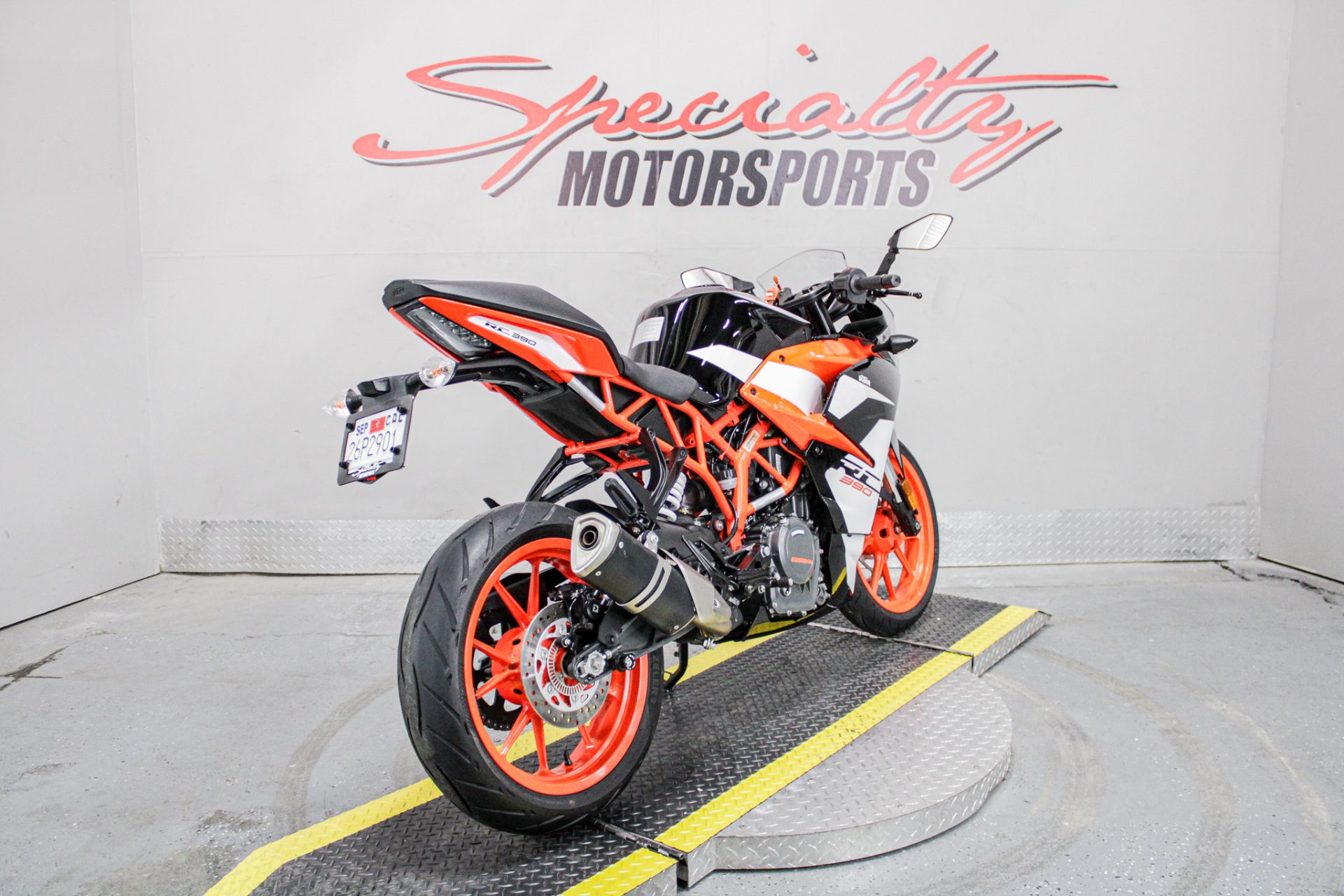 Rear Right Side Angle - Photo 5