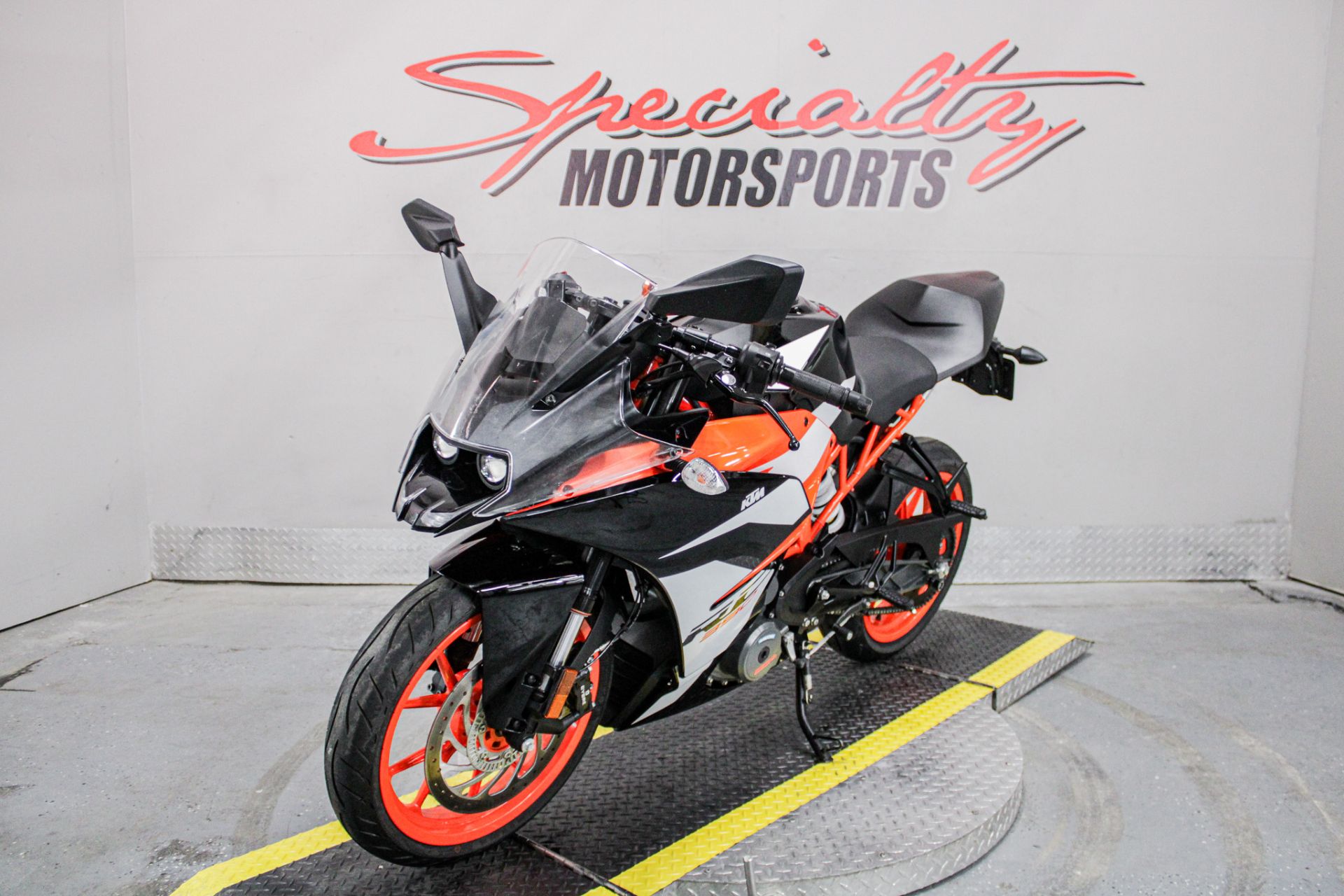 Front Left Side View - Photo 10