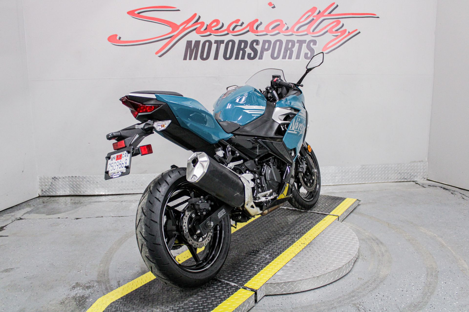 Rear Right Side Angle - Photo 5