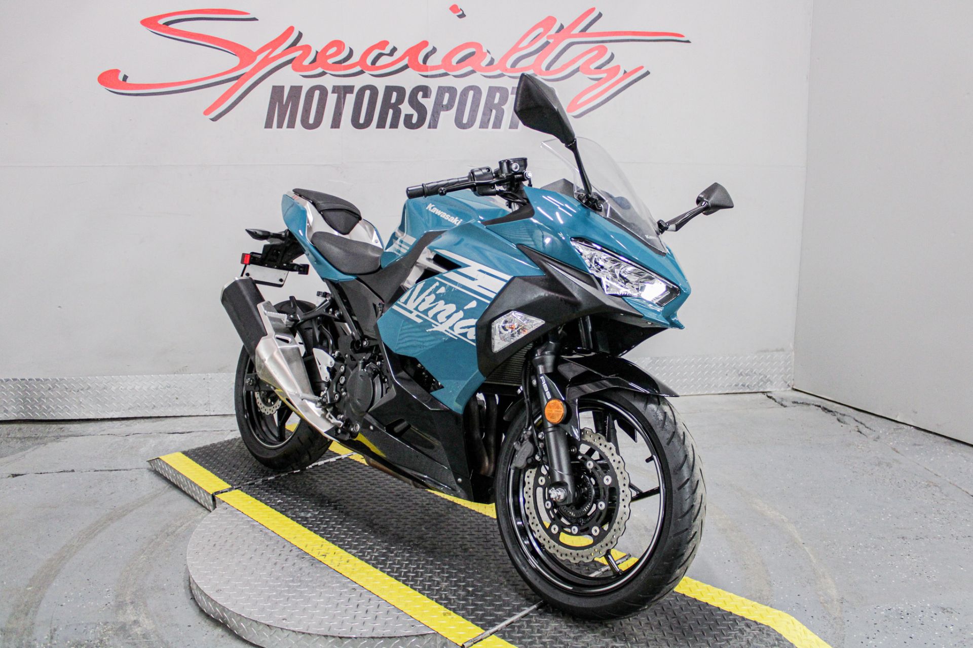 Front Right Side View - Photo 13