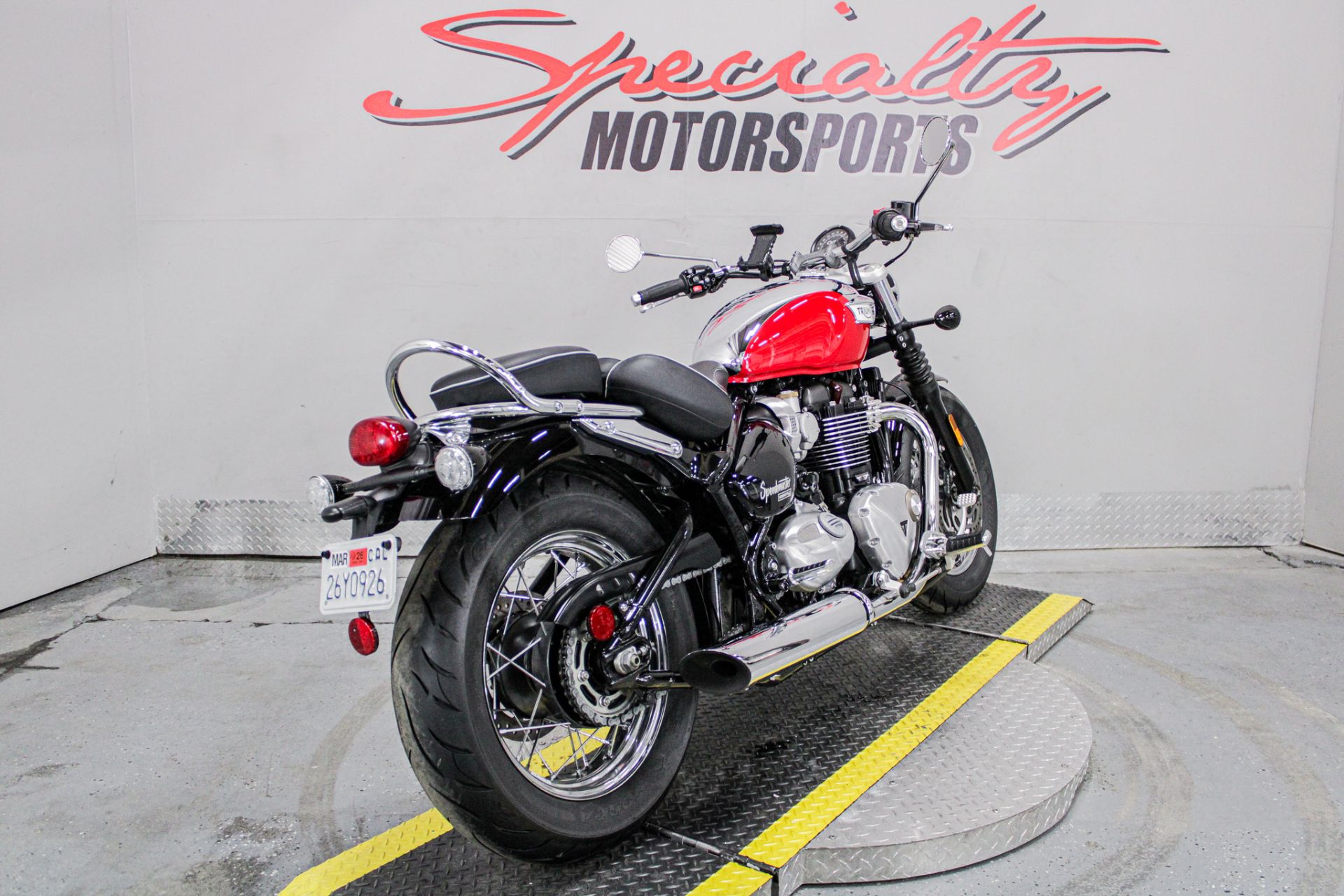 Rear Right Side Angle - Photo 5