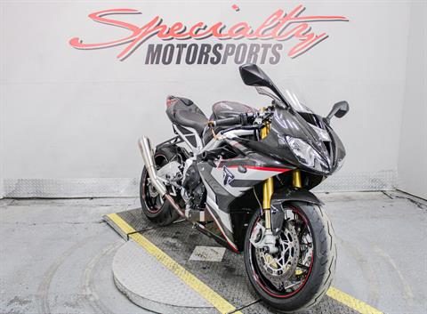 TRIAC3542 - 2020 - Triumph - Daytona Moto2 765 Limited Edition Front Right Side View - Photo 13