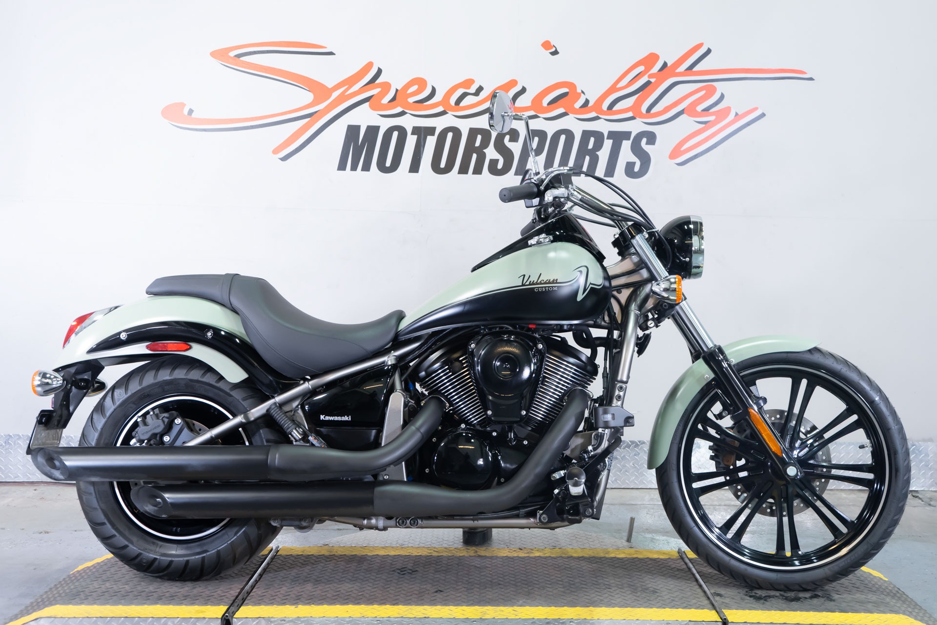 2023 Kawasaki Vulcan 900 Custom