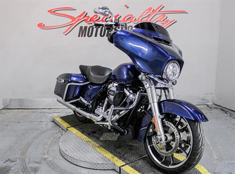 HAR671372 - 2022 - Harley-Davidson - Street Glide® Front Right Side View - Photo 13