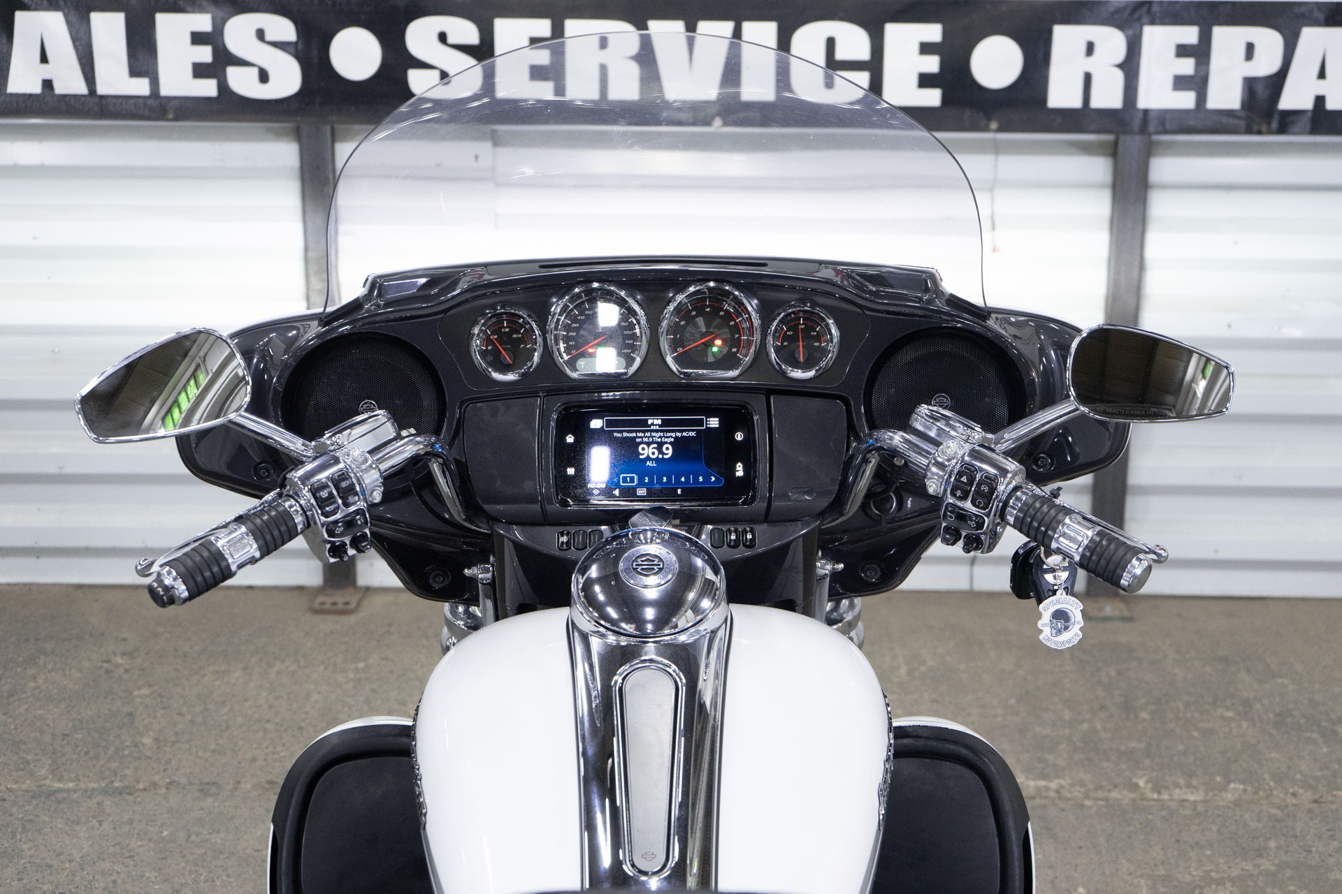 2020 Harley-Davidson CVO Tri Glide® 8