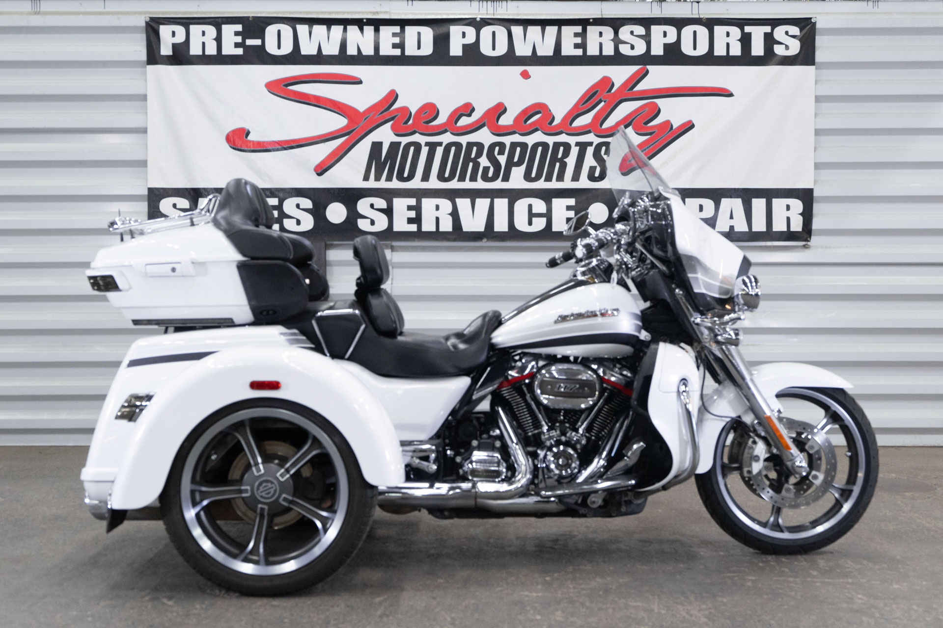 2020 Harley-Davidson CVO Tri Glide® 11