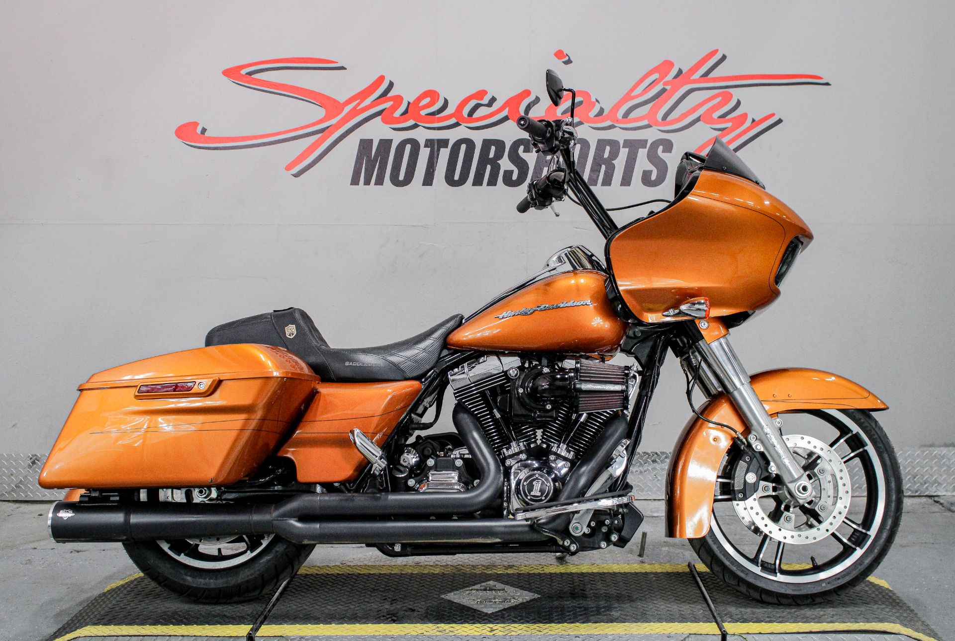 2001 Harley-Davidson XL883 HUGGER Standard Equipment & Specs