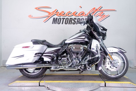 2015 Harley-Davidson CVO™ Street Glide® in Sacramento, California - Photo 1