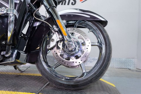 2015 Harley-Davidson CVO™ Street Glide® in Sacramento, California - Photo 7