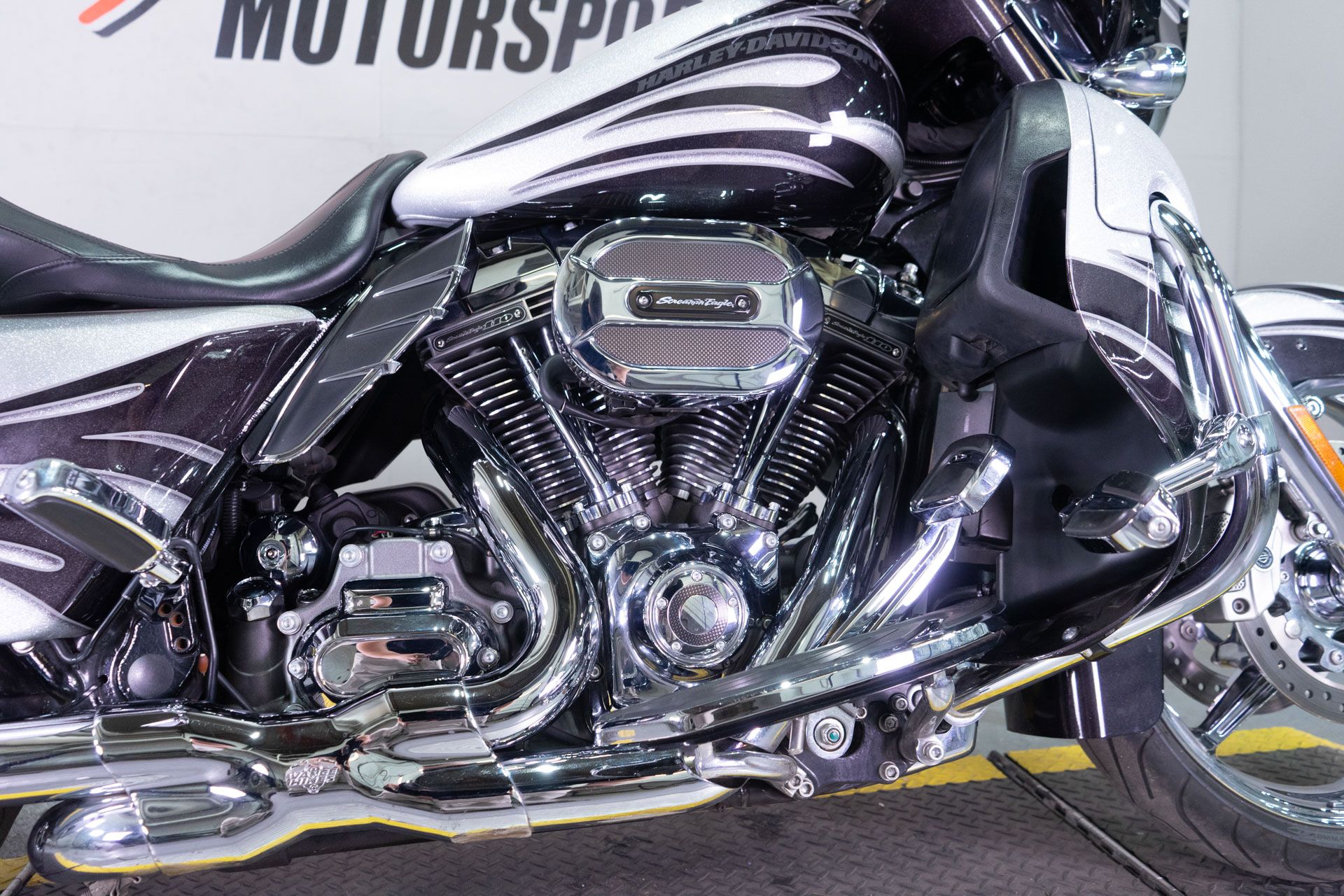 2015 Harley-Davidson CVO™ Street Glide® in Sacramento, California - Photo 9